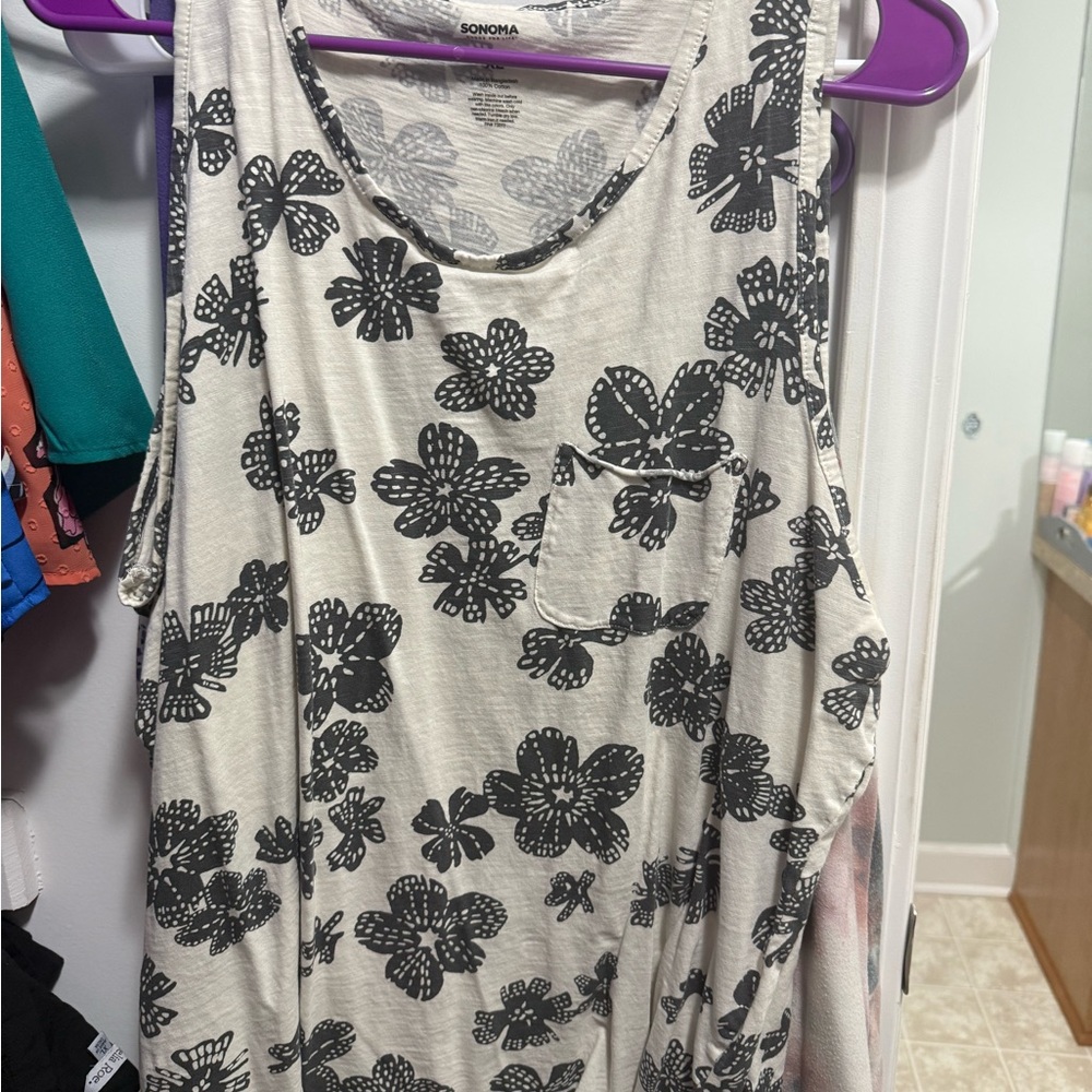 Sonoma Women's Cream and Black Floral Tank Top